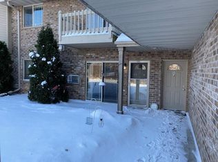 3319 N Casaloma Dr APT 76, Appleton, WI 54913