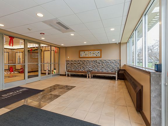 3rd image of 4850 S Lake Park Ave #803