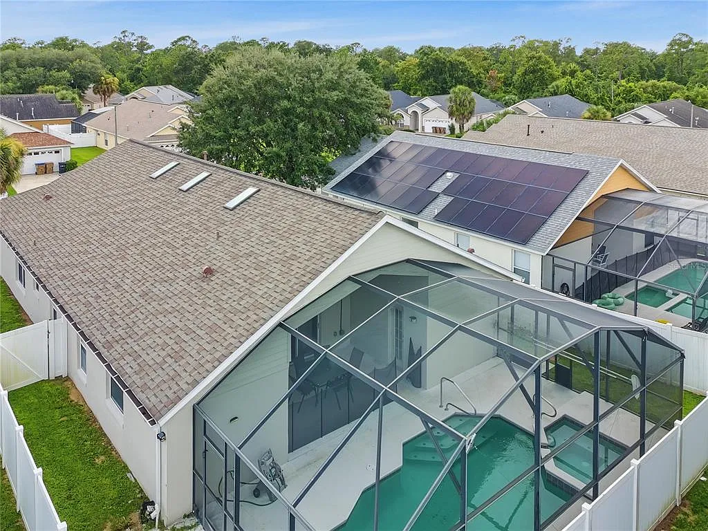 5 bed, 4.0 bath, 2136 sqft, $3,200 — Photo 3