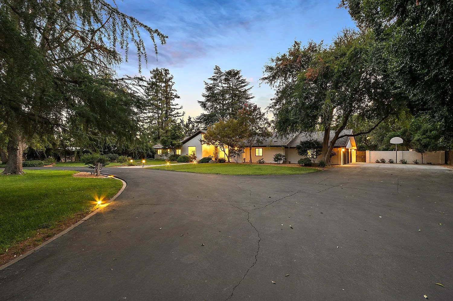 6667 N Van Ness Blvd photo 1