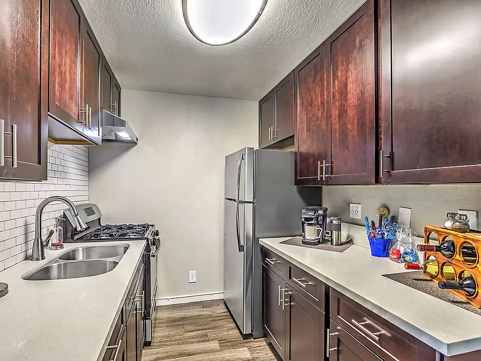 1648 Del Amo Blvd #113