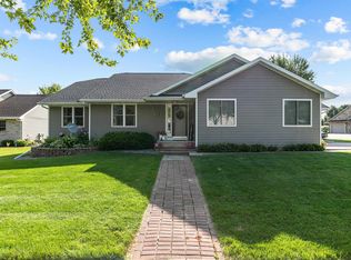 649 Roland St, Combined Locks, WI 54113