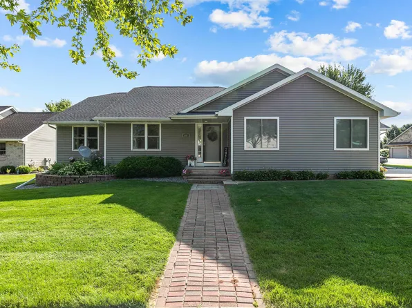 649 Roland St, Combined Locks, WI 54113