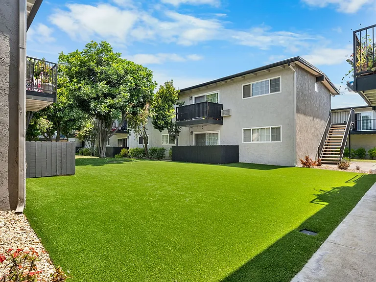 2701 W McFadden Ave — Photo 34