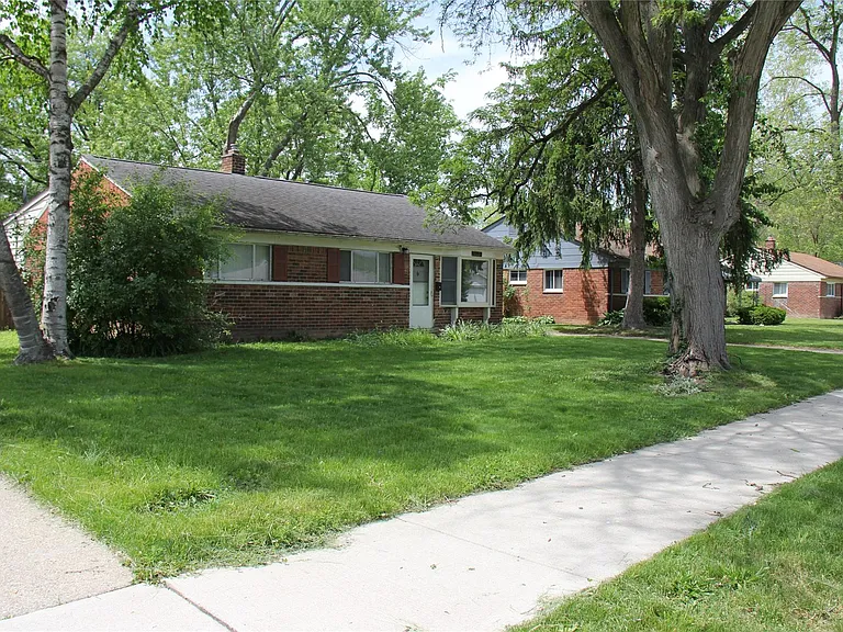 28051 Stuart Ave — Photo 3
