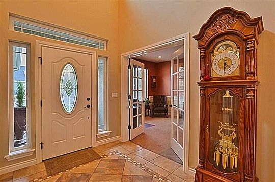 2nd image of 330 Piper St