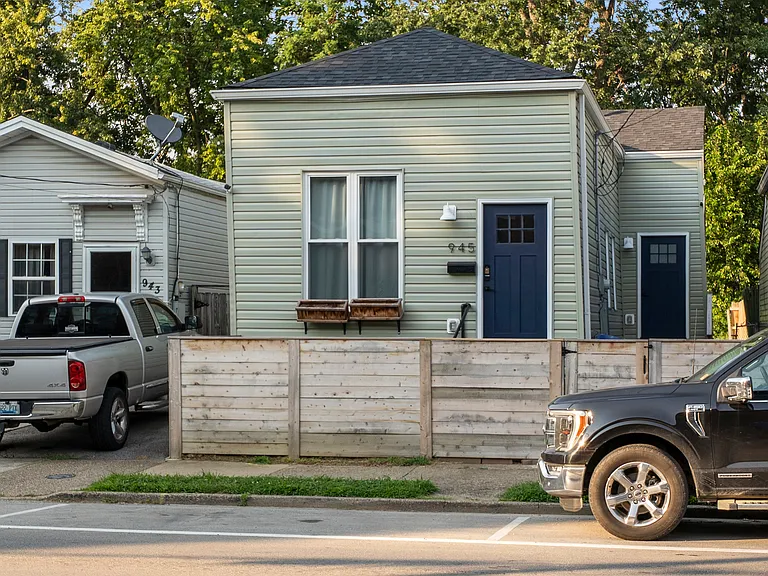 945 Goss Ave — Photo 2