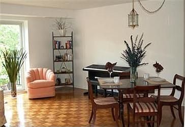 3rd image of 1931 King James Pkwy APT 402