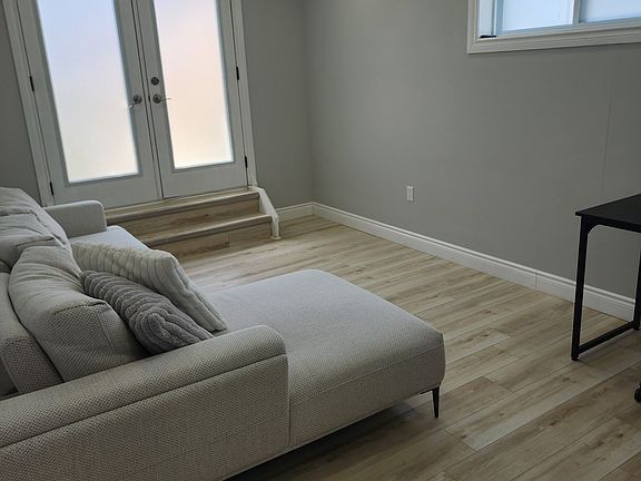 4th image of 811 Sarnia Rd #57