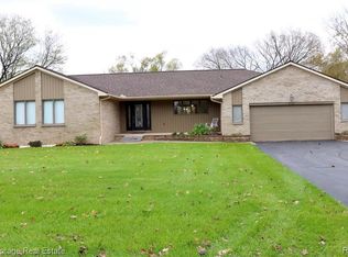 9721 Daleview Dr, South Lyon, MI
