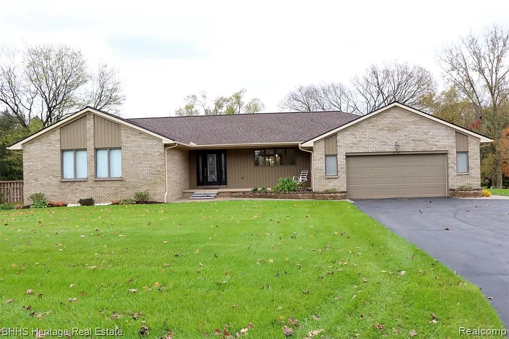 9721 Daleview Dr photo 1