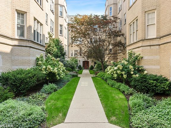 3rd image of 817 Forest Ave APT 3W