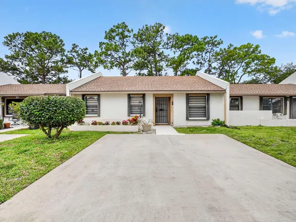 6105 Fairfield Cir, Greenacres, FL 33463