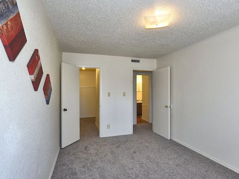 South Point Apartments — Photo 13