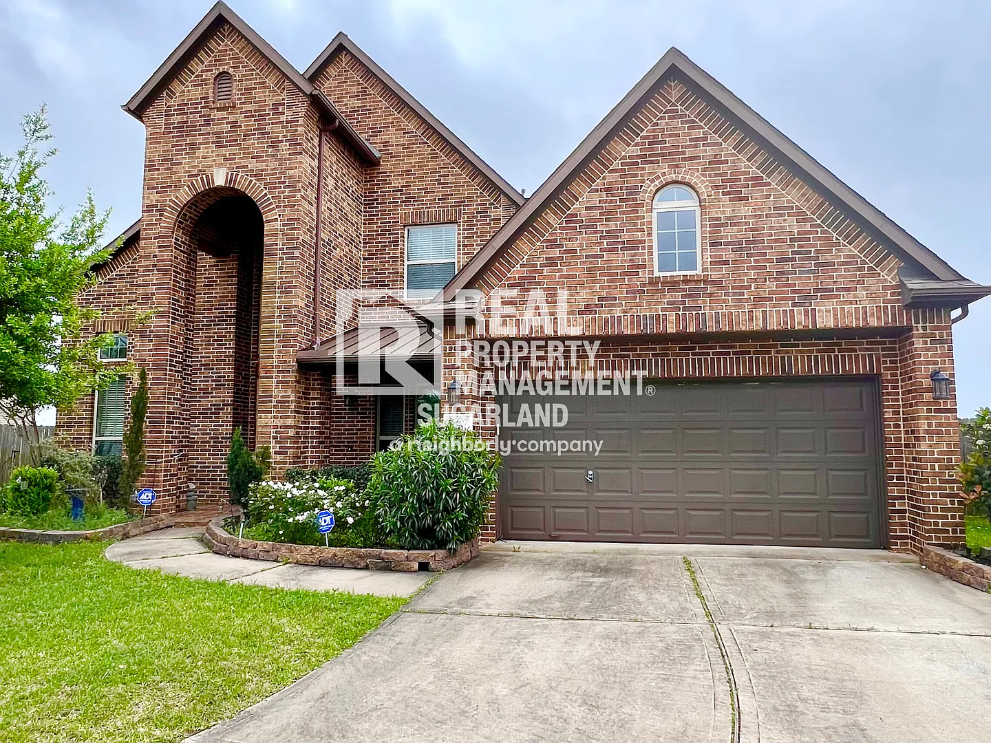 Stunning 5-Bedroom, 4.5-Bath Home for Rent in Richmond, TX — Photo 2