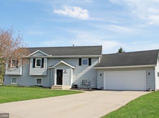105 Woodridge Dr, Cannon Falls, MN 55009