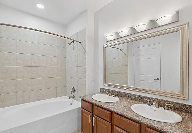 Residences at Gramercy — Photo 29