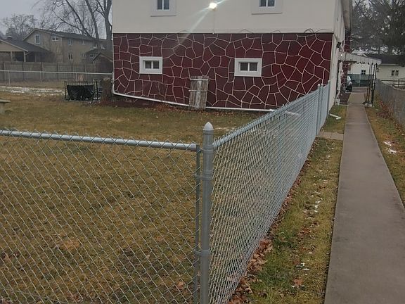 2nd image of 910 Jones St