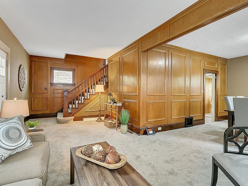 1st image of 202 14th Ave S