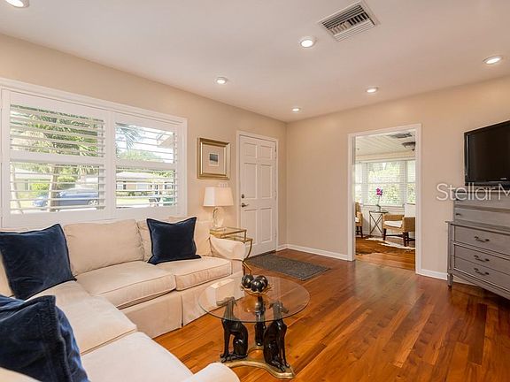 3rd image of 4405 W Kensington Ave