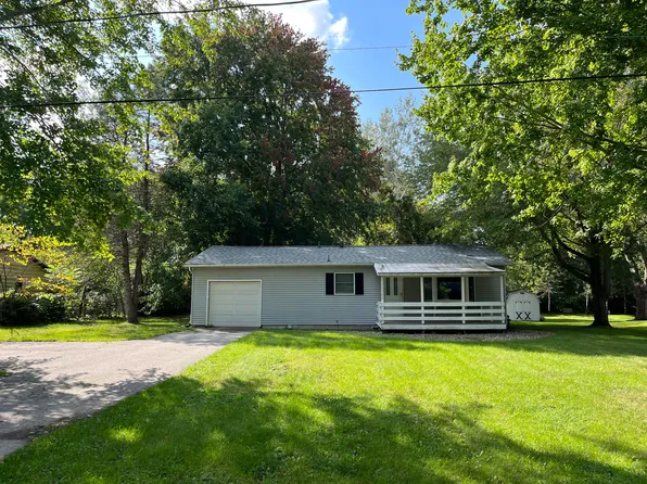 16046 Brookside Dr, Buchanan, MI 49107