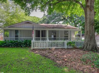 711 Magnolia Ave, Daphne, AL 36526