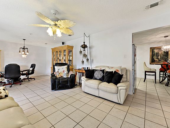 5th image of 106 Boggs Cir
