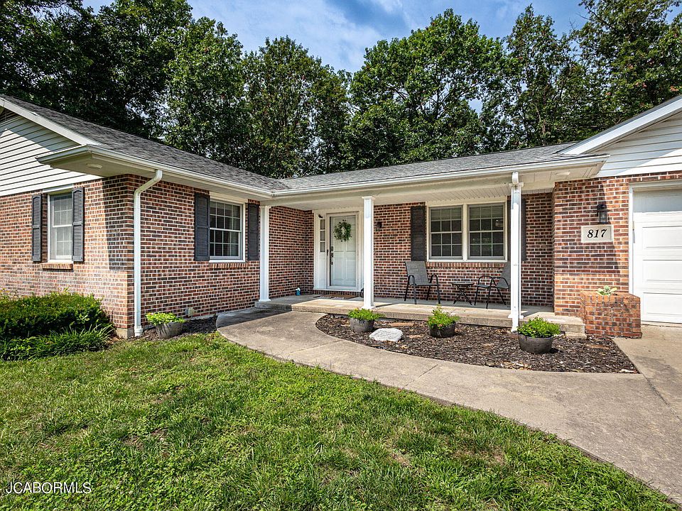 1st image of 817 Evergreen Dr