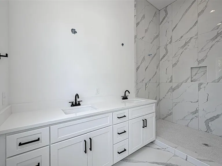 6127 W Montgomery Rd — Photo 8