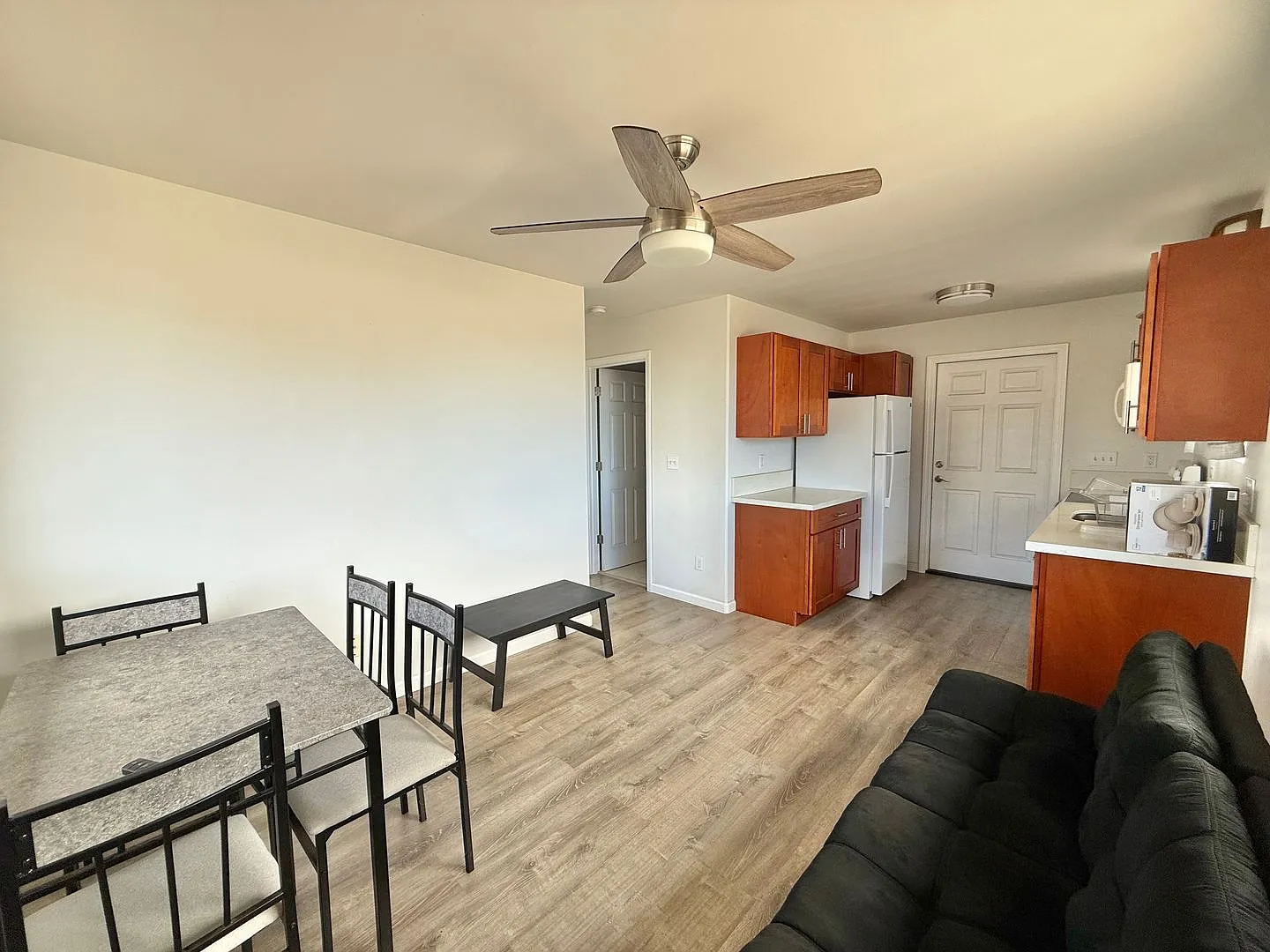 Partially Furnished &Renovated 2 Bedroom / 1 Bathroom Ohana for rent in Waiolani Makua neighborhood! — Photo 4