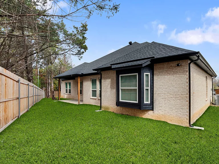 2217 S Peachtree Ct — Photo 34