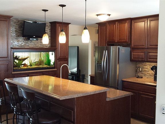 4th image of 37998 Huron Pointe Dr
