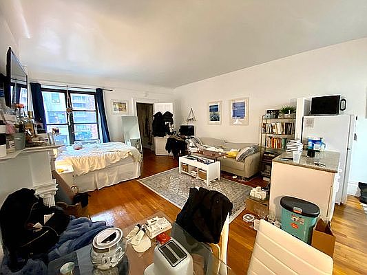 2nd image of 211 W 70th St APT 3B