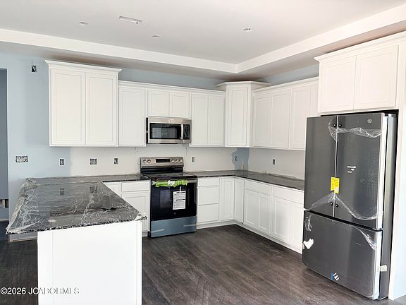 4th image of 787 Vine Dr