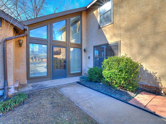 2nd image of 2605 W Washington Cir