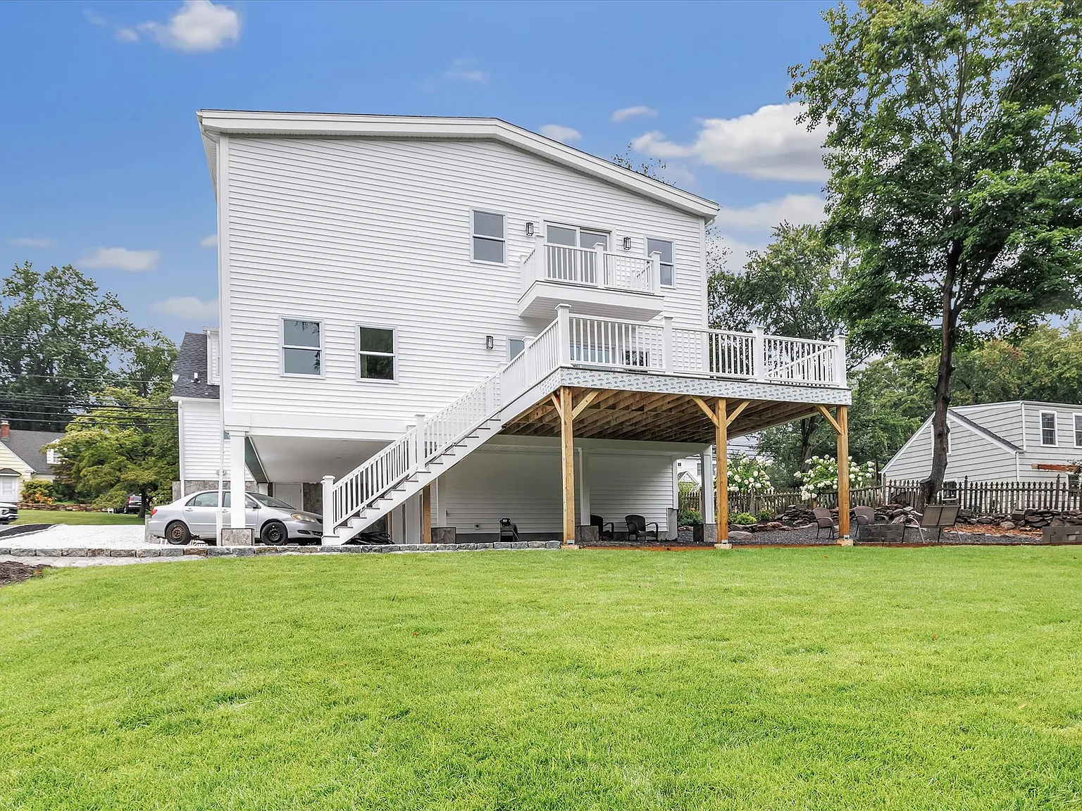 5 bed, 5.5 bath, 4180 sqft, $10,000 — Photo 3