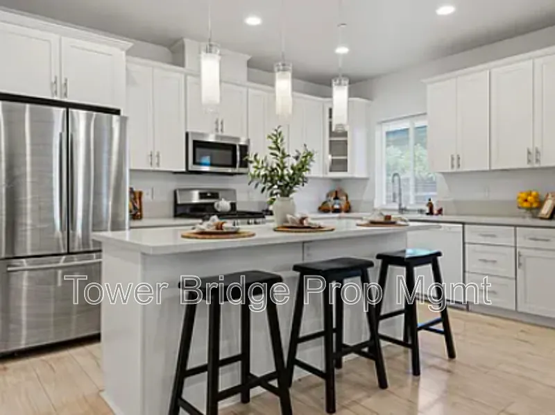 4 bed, 2.0 bath, 1623 sqft, $2,770 — Photo 3