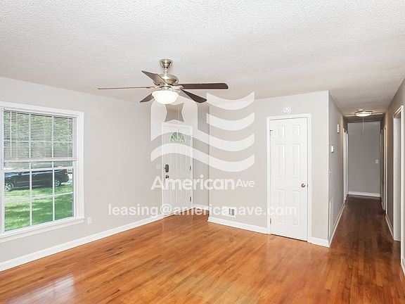 1047676_003_wm_-_living_room_13078161.jpg