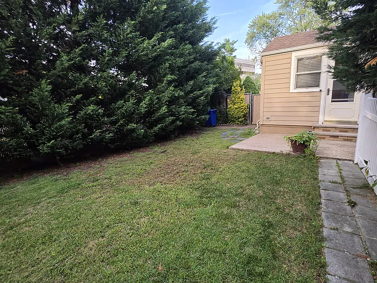 80 Caruth Ave — Photo 9