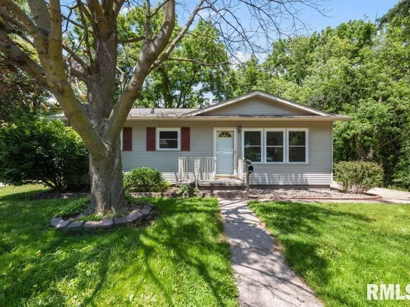 3040 Oak Street Ct, Bettendorf, IA 52722