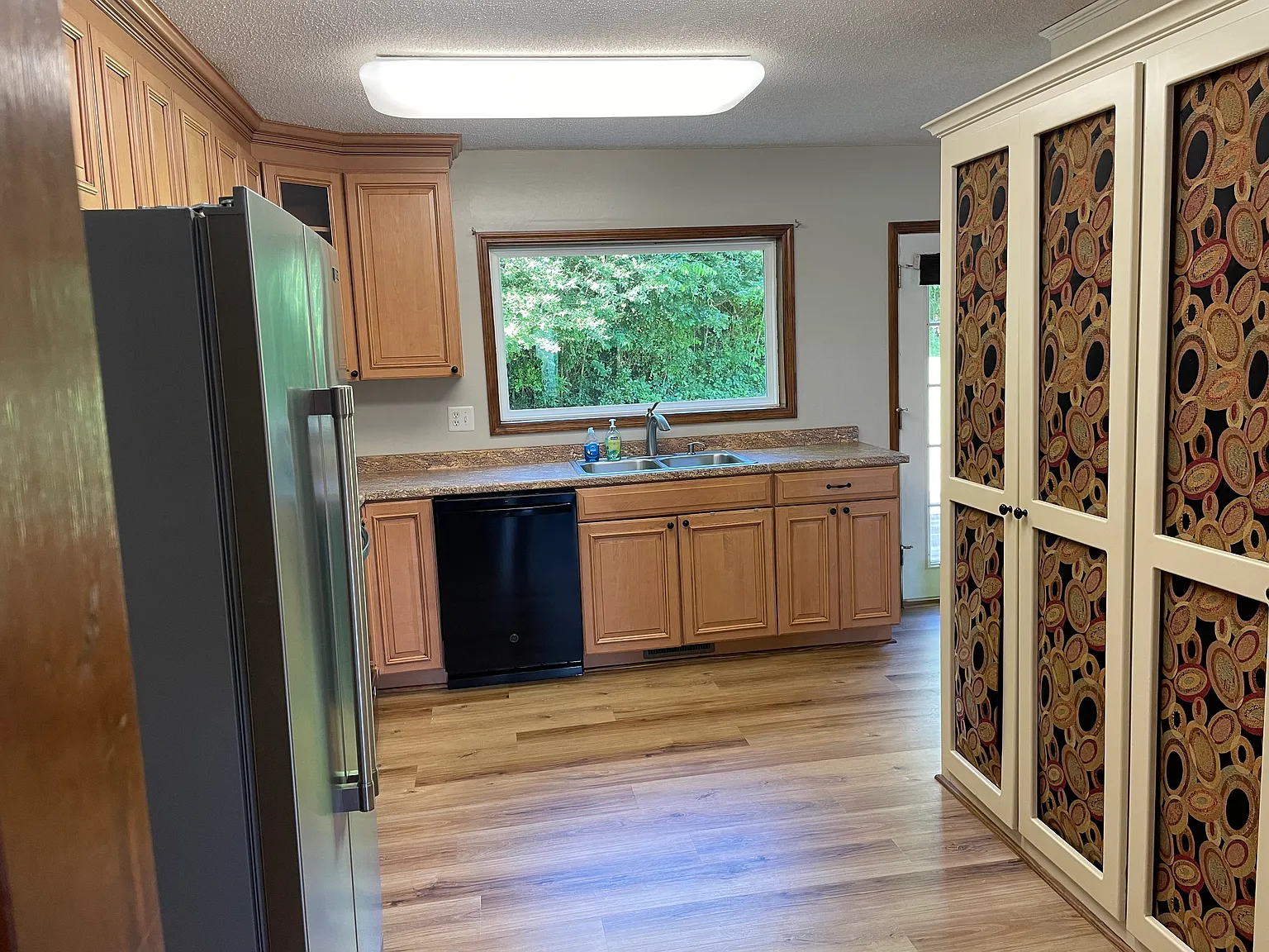 3 bed, 2.5 bath, 1884 sqft, $2,500 — Photo 4