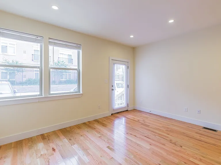 1537 Ogden St — Photo 10