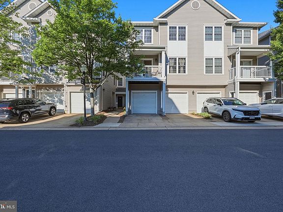 3rd image of 12885 Fair Briar Ln
