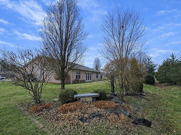 4th image of 661 Lake Harbor Dr