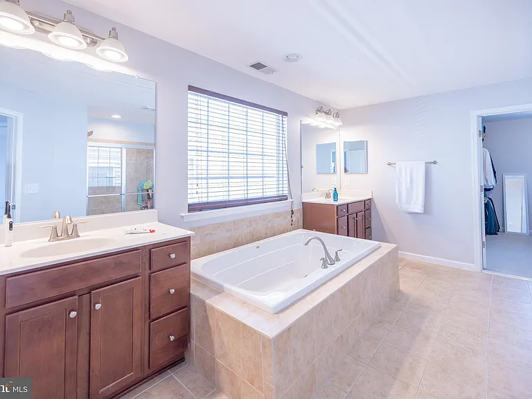 8727 Raleigh Mews — Photo 24