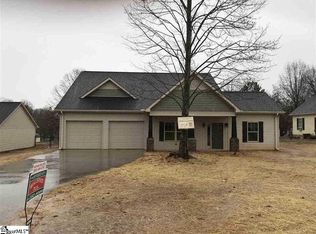 112 Falcon Ln, Chesnee, SC 29329