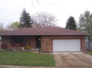 519 S Goodyear St, Oregon, OH 43616