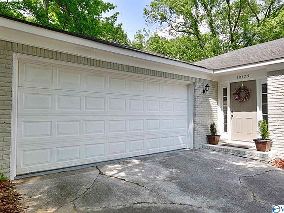 3rd image of 10123 Versailles Dr SE