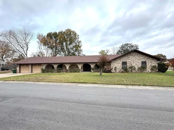 1504 Dovecote Ln, Sherwood, AR 72120