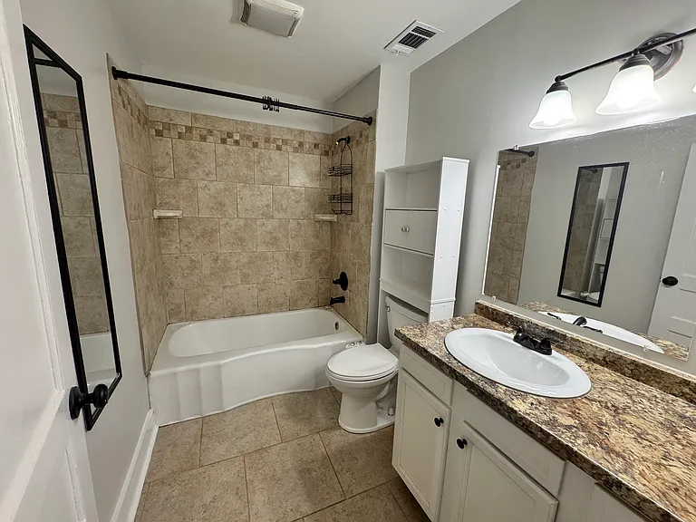 Full Bathroom (Bedroom 3)